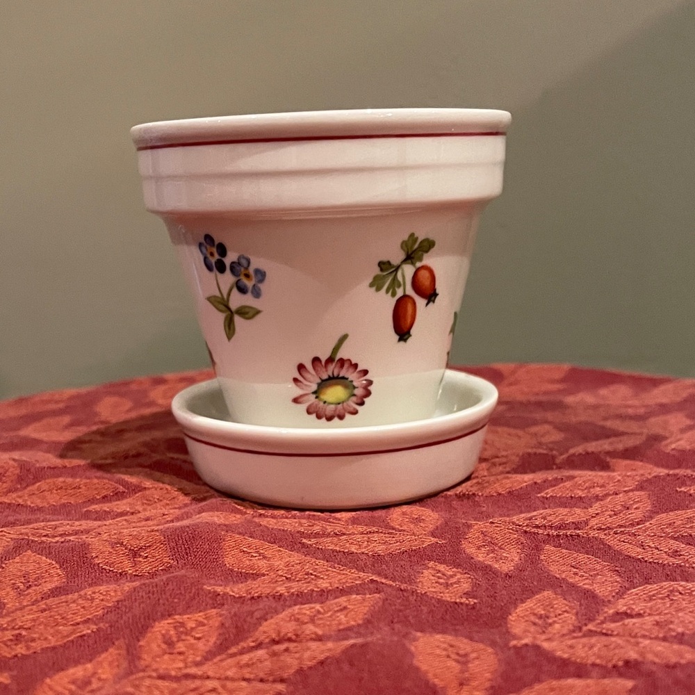Villeroy and Bach tiny flower pot